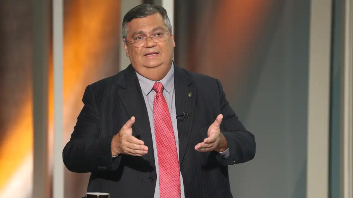Dino acaba com aposentadoria compulsória e decide que juiz corrupto deve perder o cargo