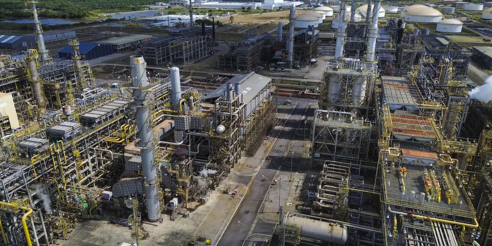 Petrobras sobe diesel em R$ 0,38 e governo tenta conter repasse na bomba a R$ 0,06