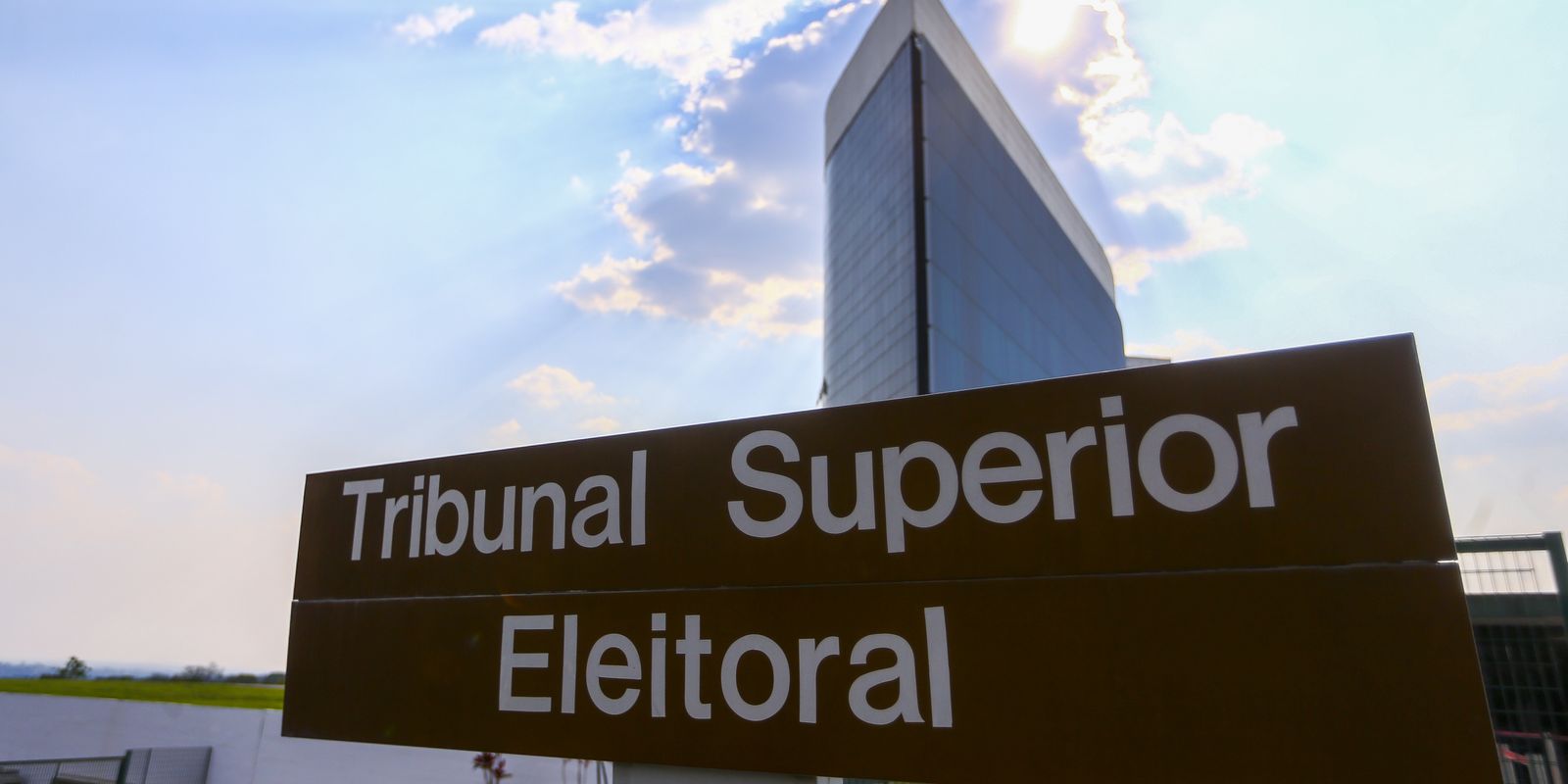 TSE proíbe uso de IA em redes sociais na reta final das eleições de 2026