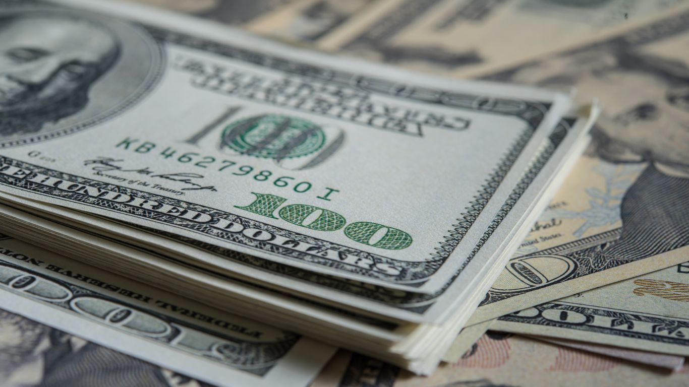 Acordo entre EUA e Irã derruba dólar e faz Bolsa saltar para 185 mil pontos