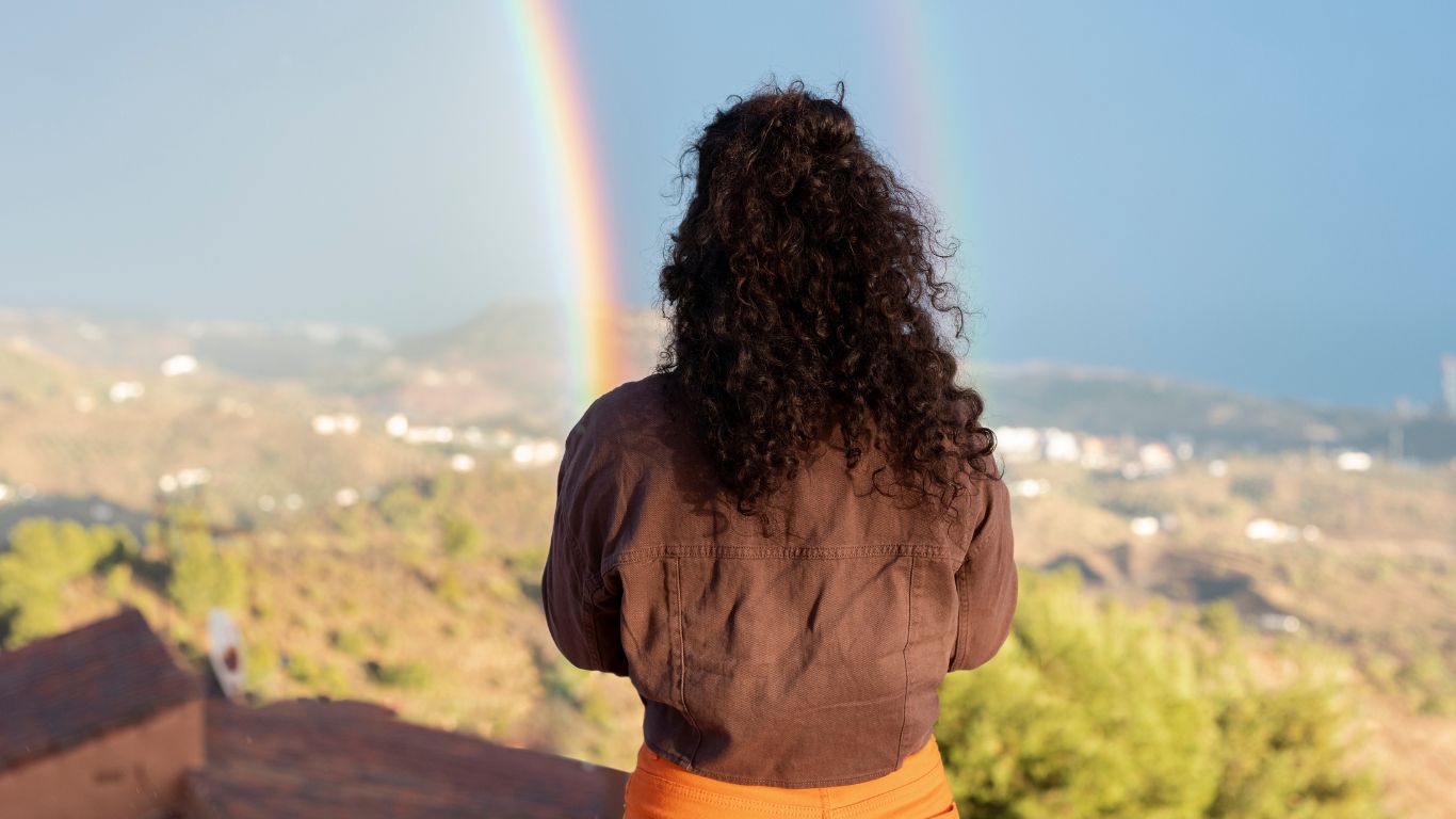 Justiça condena a 14 anos homem que ateou fogo a mulher trans