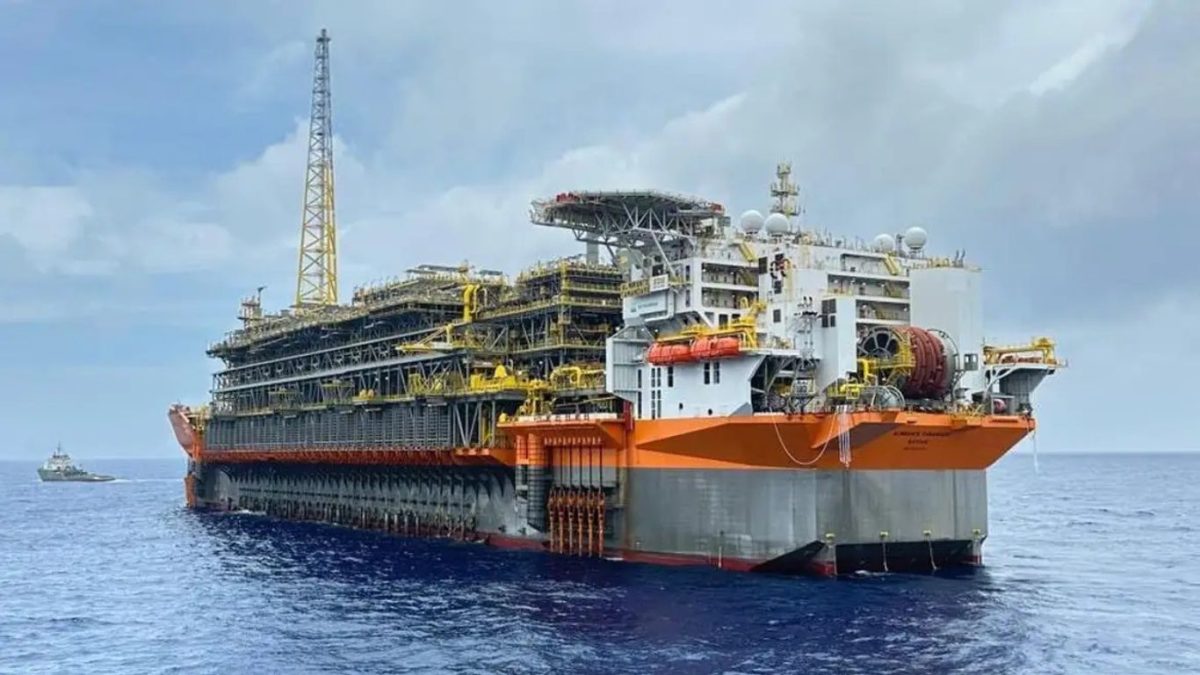 Guerra no Oriente Médio não deve subir preço da gasolina no Brasil agora, diz IBP