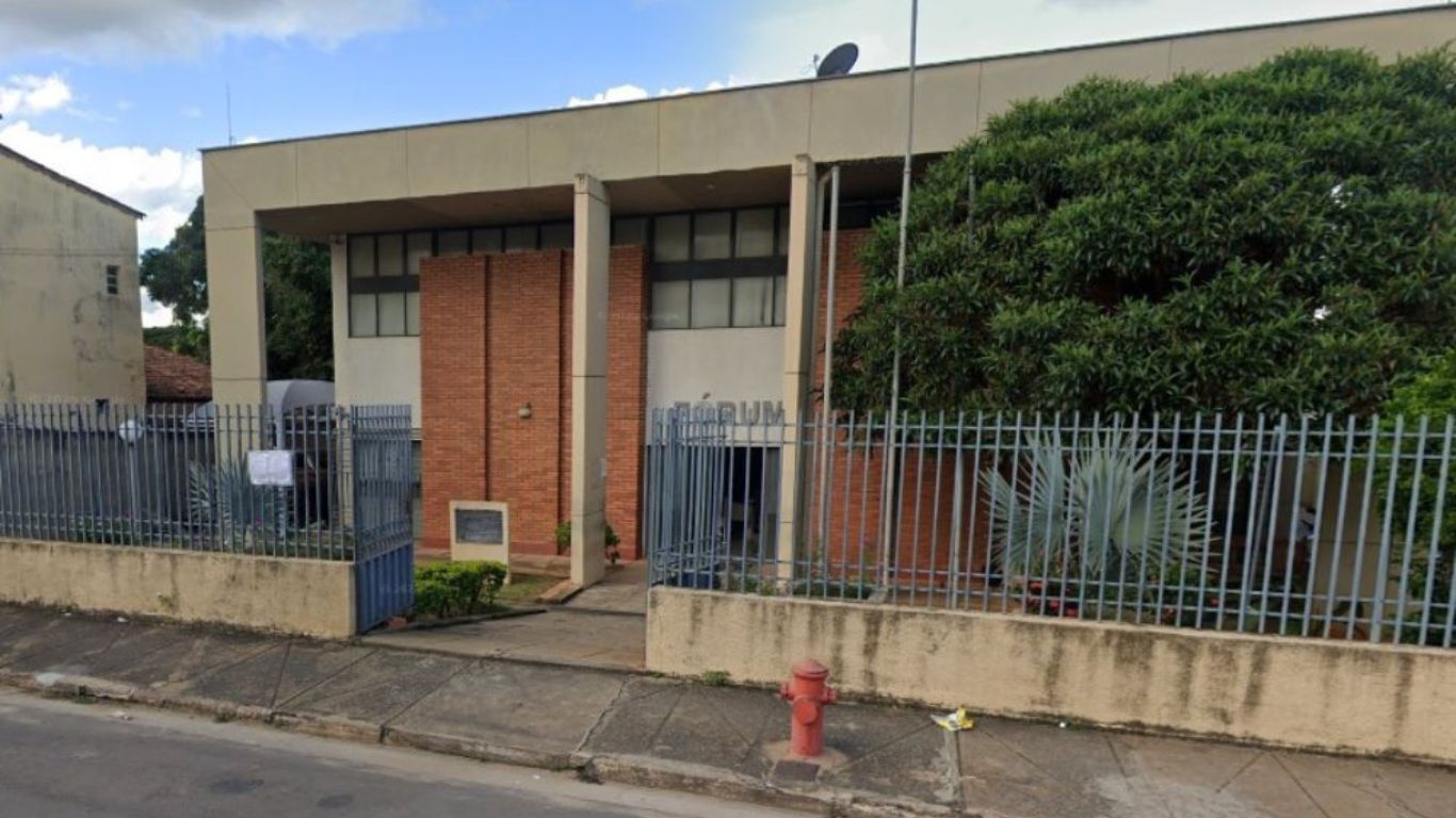 Justiça condena prefeito por agredir morador e acusá-lo de tráfico de drogas em vídeo
