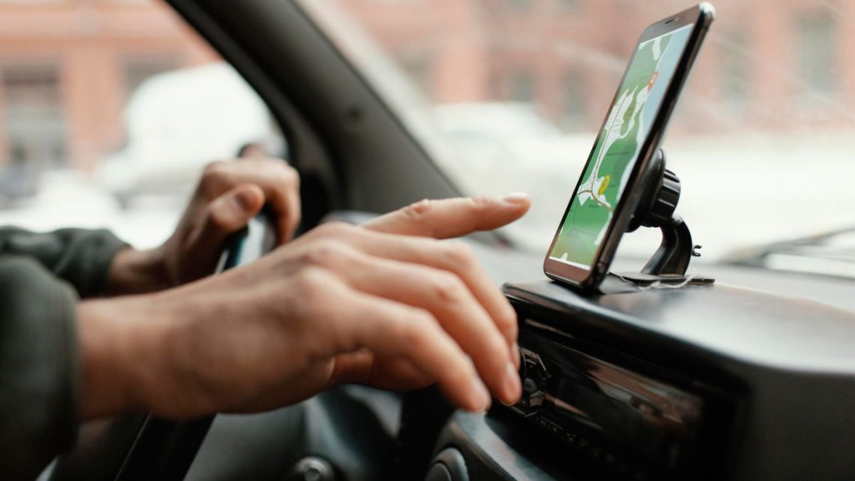 Justiça condena Uber a indenizar passageira vítima de intolerância religiosa