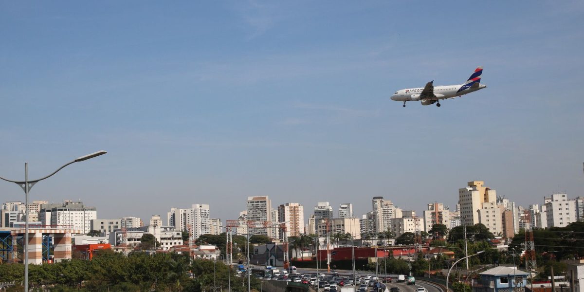 Conselho Monetário Nacional cria crédito para aéreas enfrentarem alta do combustível