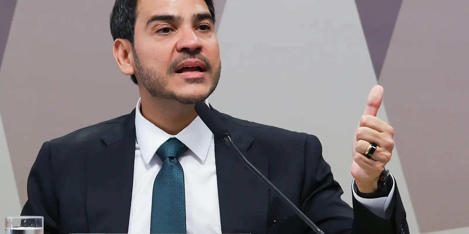 CCJ aprova Jorge Messias ao STF e indicação segue ao plenário
