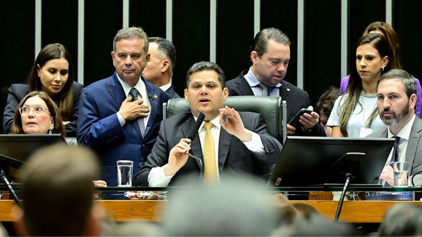Congresso derruba veto de Lula ao PL da Dosimetria e abre caminho para redução de penas