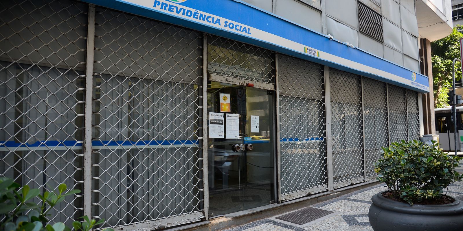Governo regulamenta teleperícia do INSS para agilizar filas e atender áreas remotas