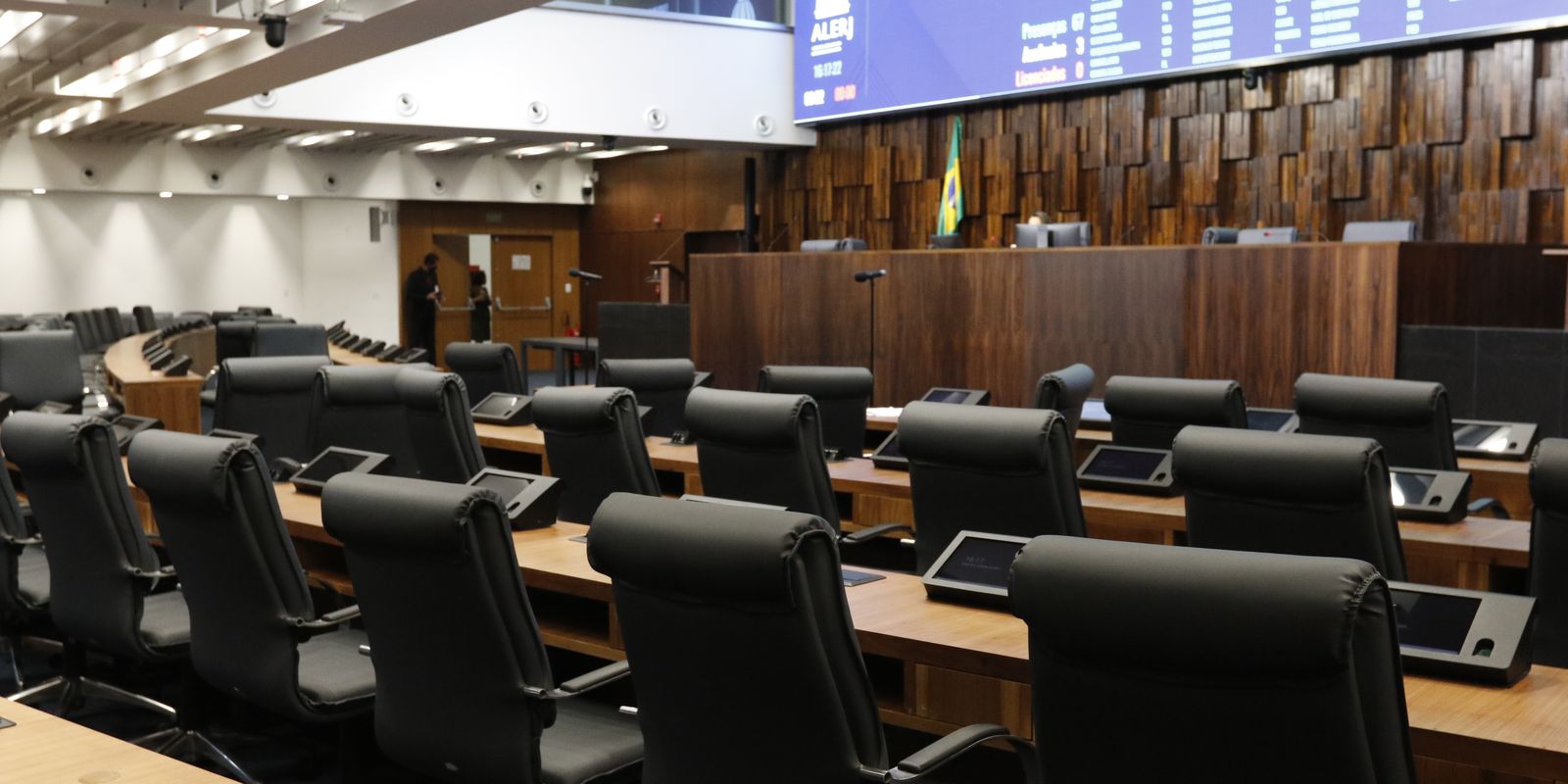 Estudo mostra que proposições legislativas sobre IA focam mais em controle do que educação