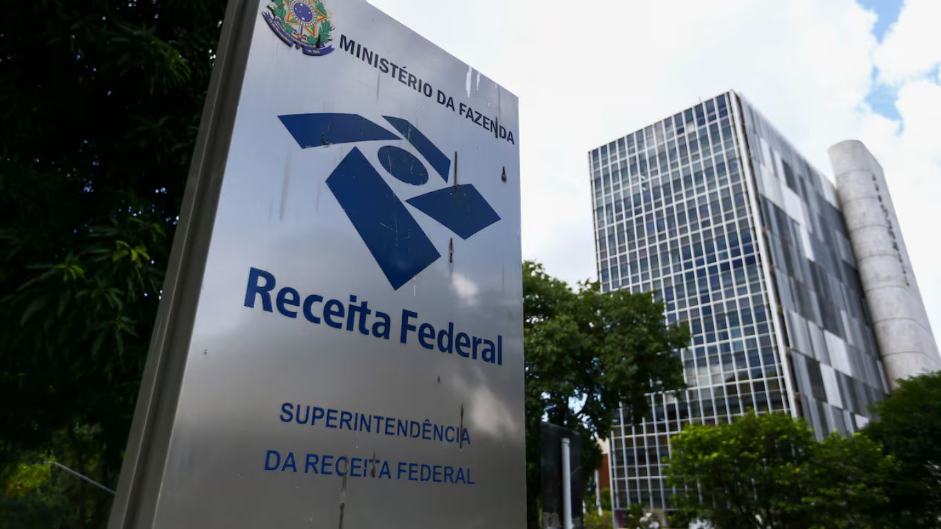 STJ proíbe corte de salário de auditores da Receita, mas mantém multa à categoria