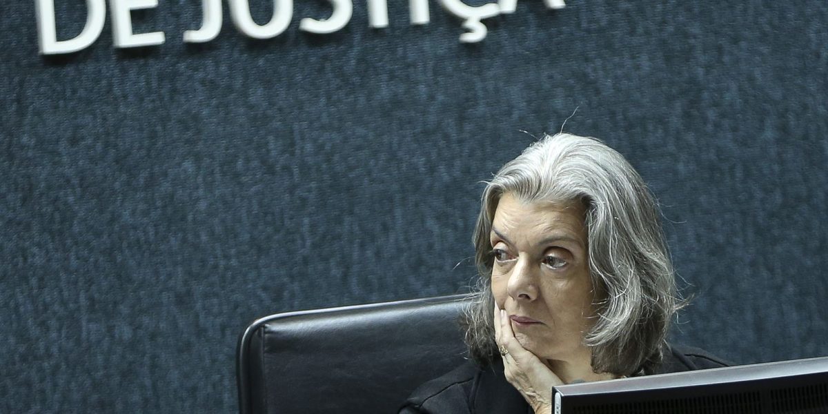  Cármen Lúcia vota no STF contra afrouxamento da Lei da Ficha Limpa