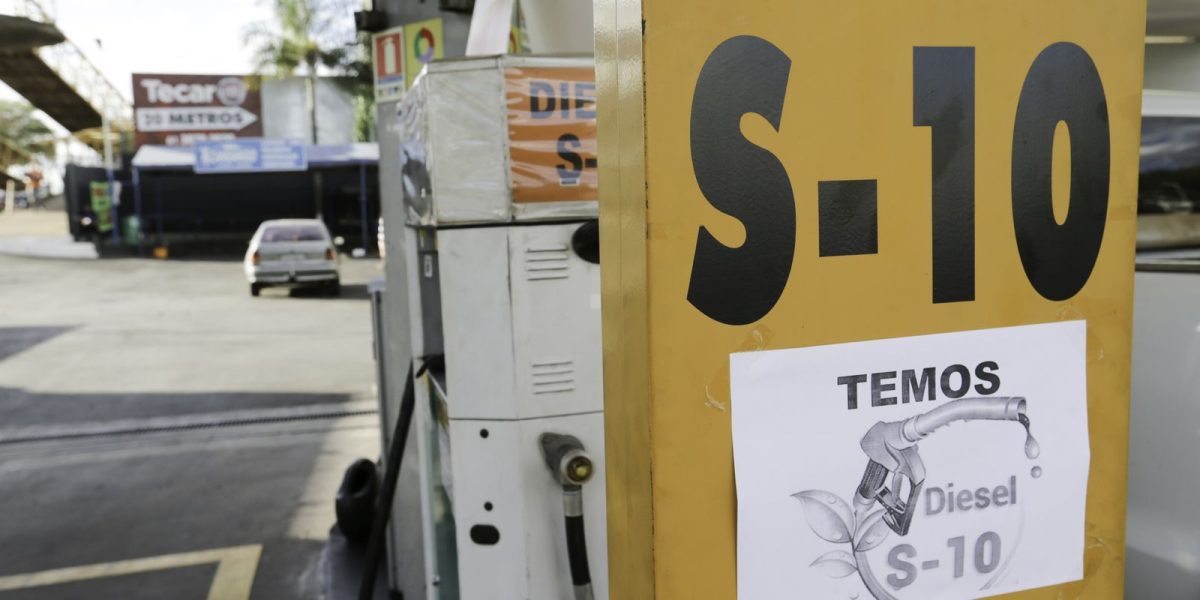 Importação de diesel da Rússia dobra após fechamento do Estreito de Ormuz
