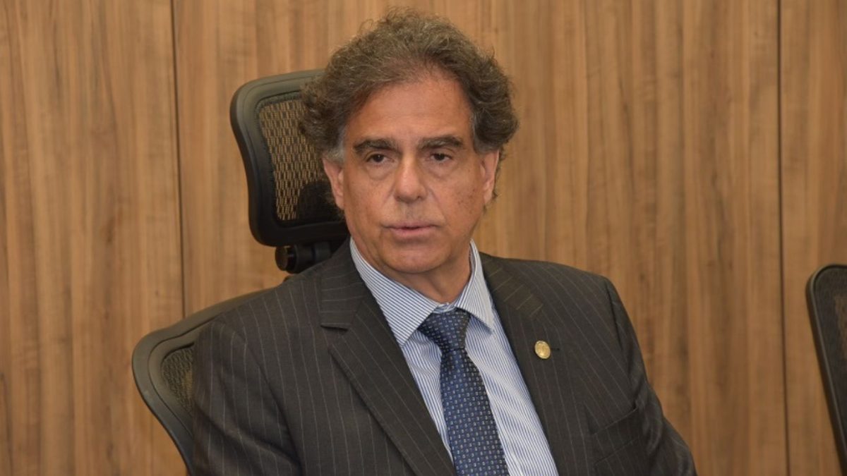 Presidente do TST divide juízes entre azuis e vermelhos e reage a críticas