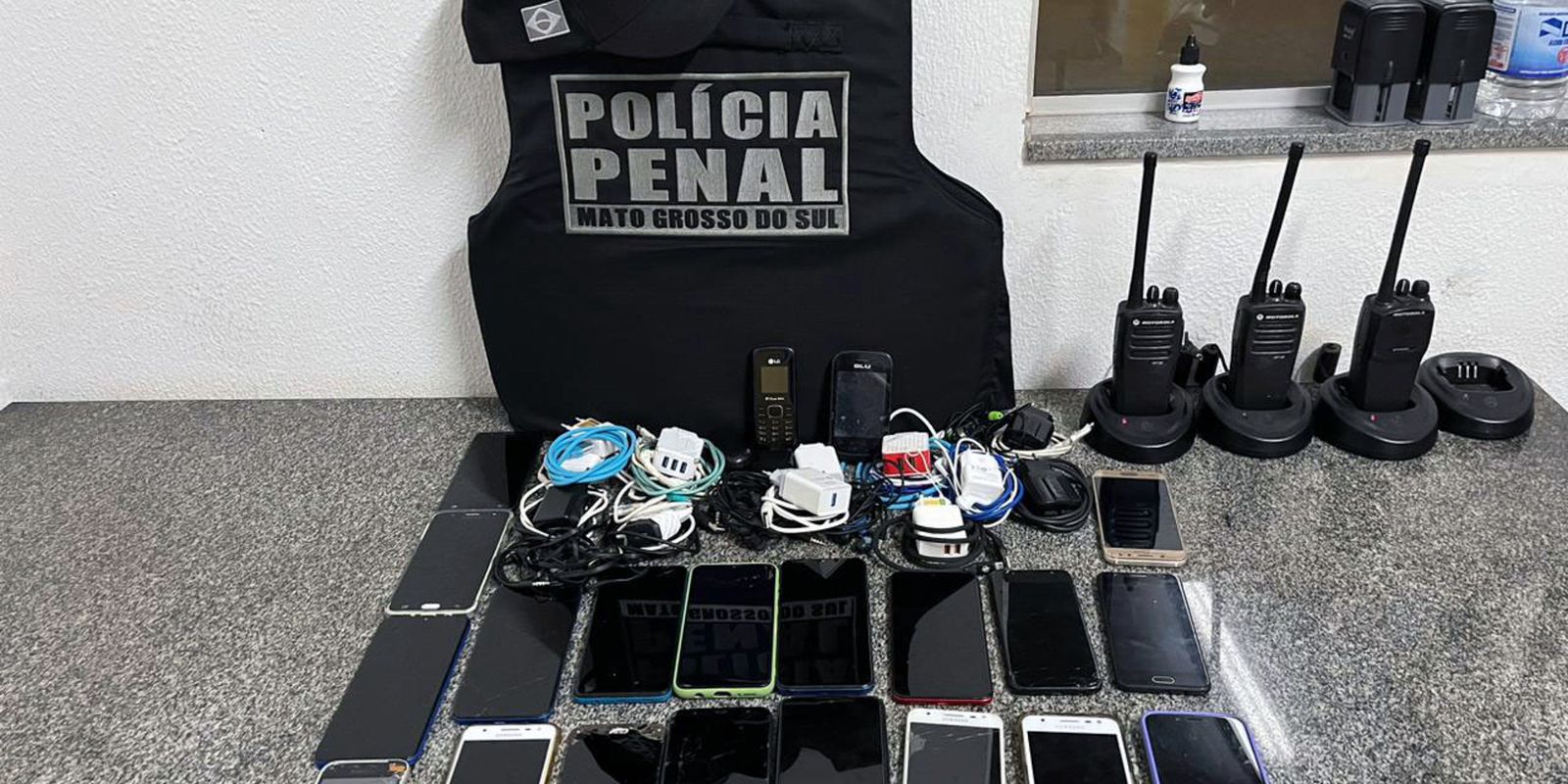 Operação apreende 8,5 mil celulares em presídios desde 2023