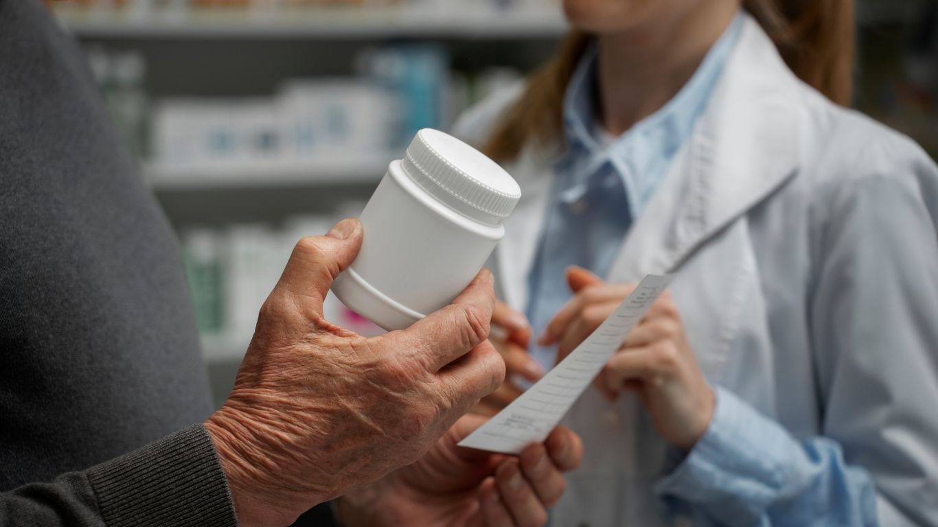 A fabricação de insumos farmacêuticos nacionais e o debate sobre patentes no SUS