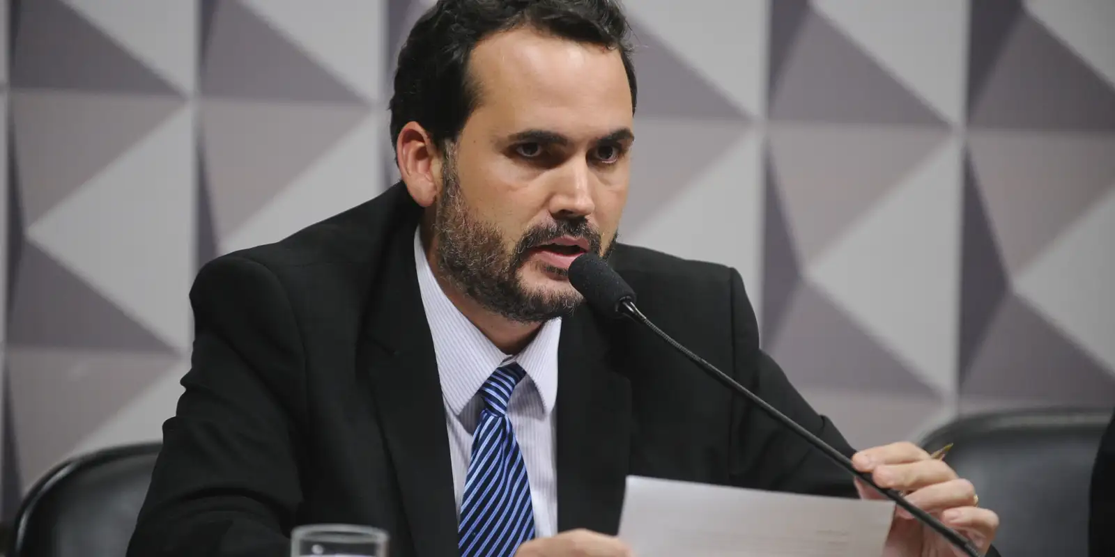 Governo estuda elevar teto do MEI para até R$ 140 mil por ano
