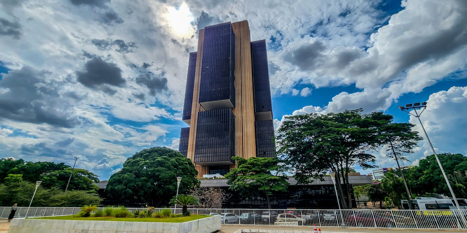 PEC do Banco Central facilita controle por bancos e juros altos, dizem economistas