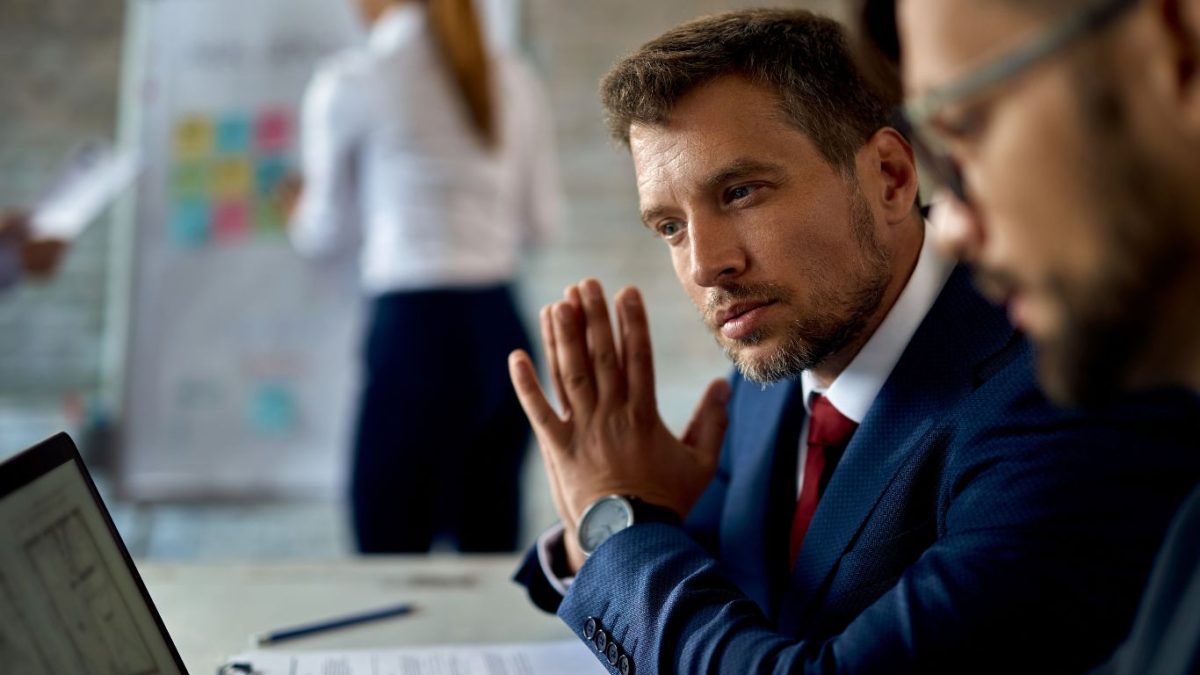 Visibilidade não é credibilidade: o erro que impede advogados de construir atuação internacional