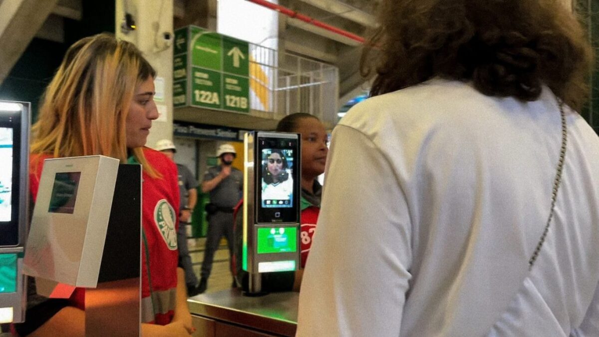 Reconhecimento facial em estádios e a experiência regulatória brasileira