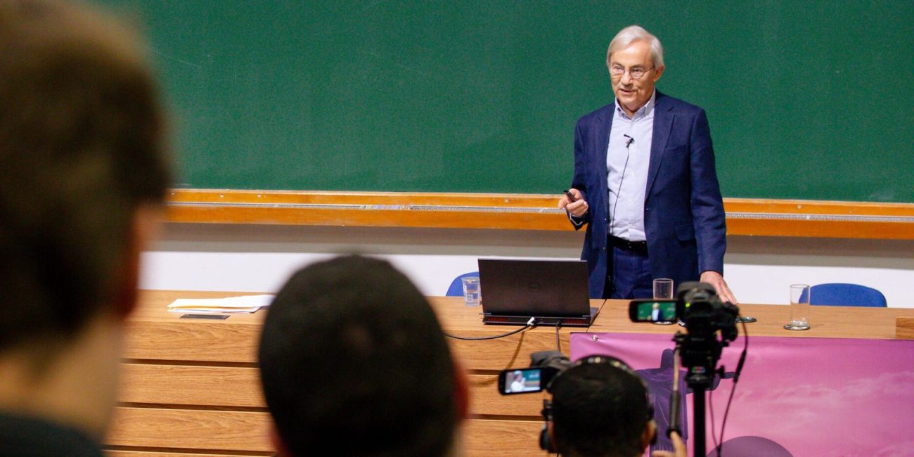 Nobel de Economia diz que impacto da IA sobre empregos é superestimado