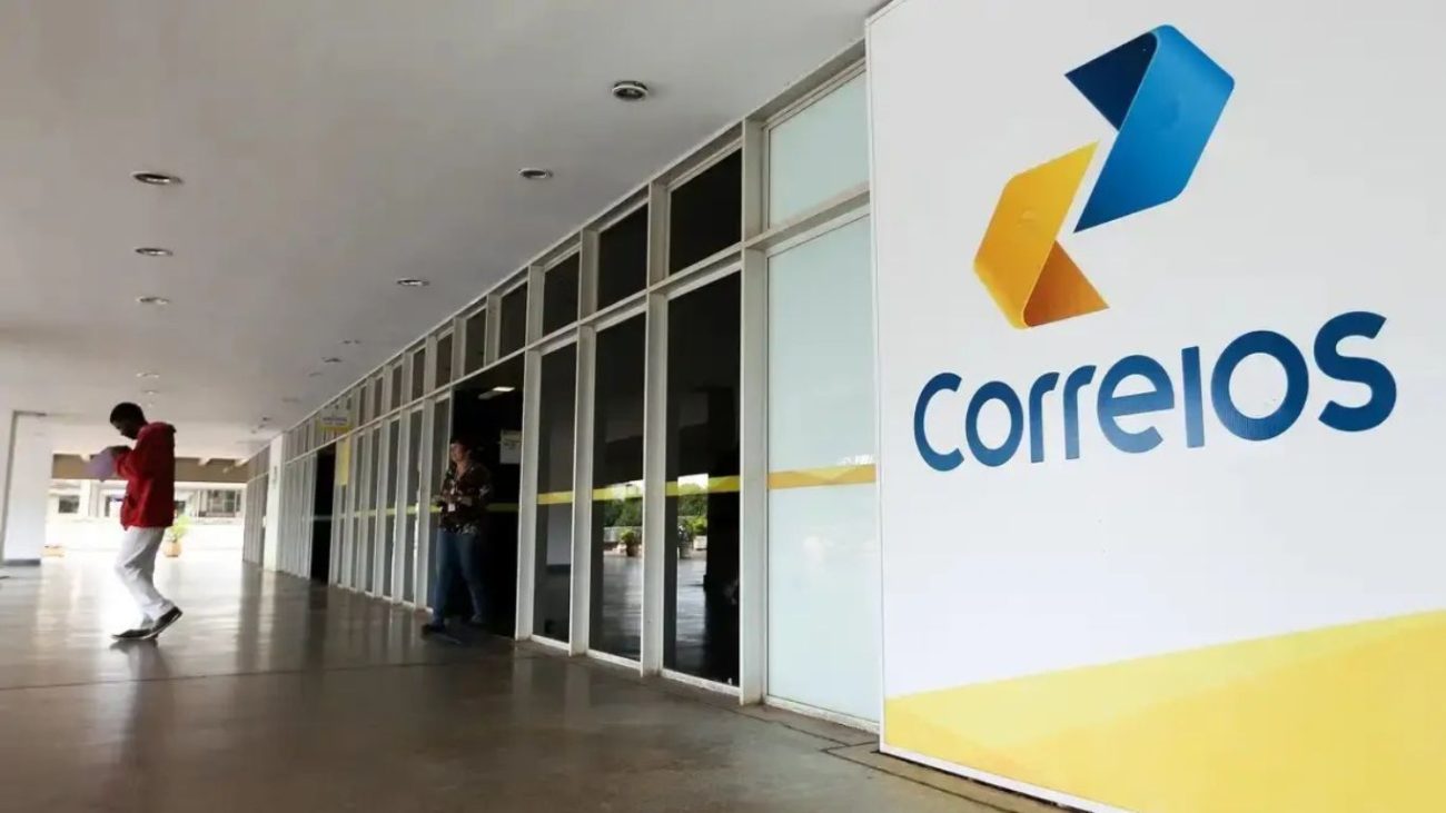 Correios são condenados a pagar R$ 40 mil a carteiro feito refém em assalto