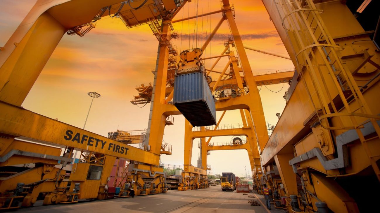 Tarifa dos EUA força Brasil a redesenhar exportações e contratos