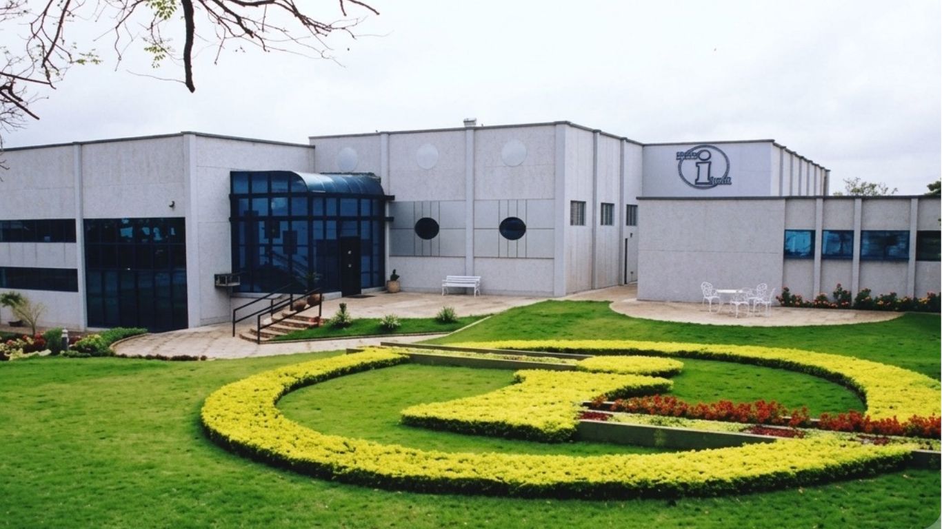 IW Melcheds e Broadfield assessoram compra da Indel Bauru pela MacLean