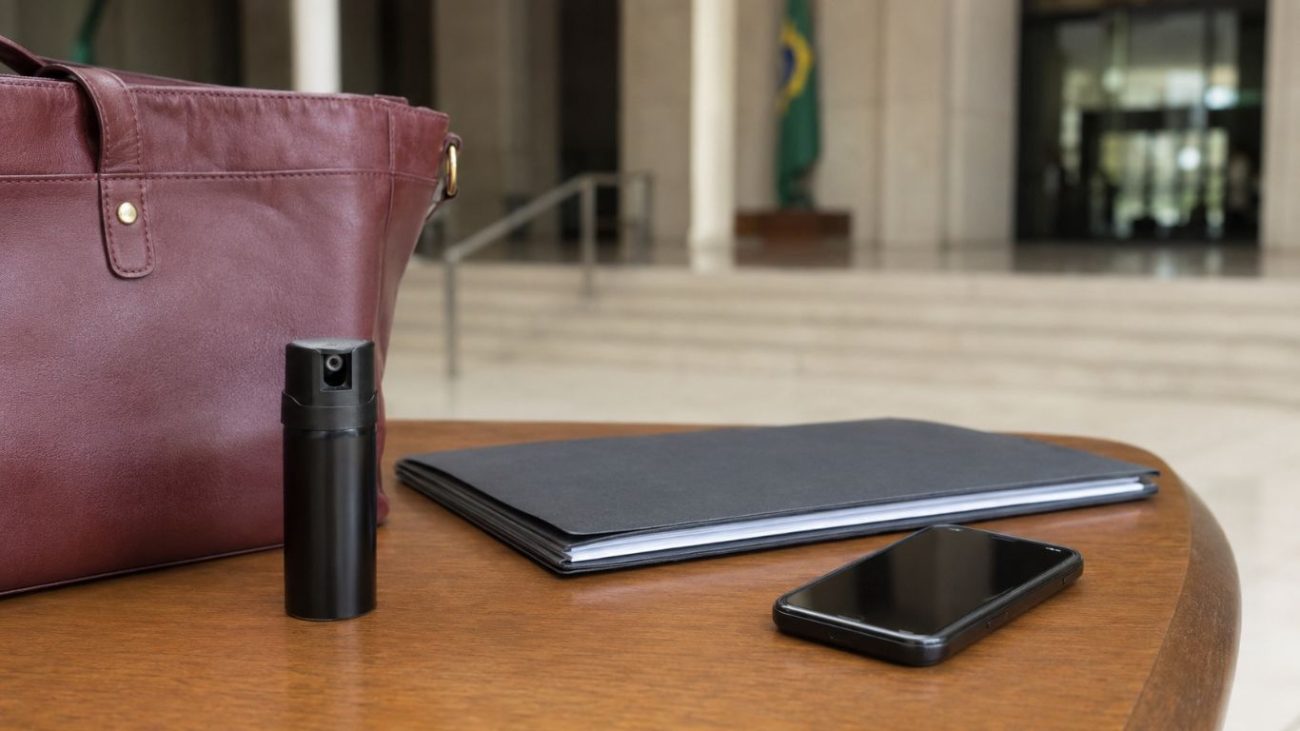 Entenda a lei que autoriza spray de pimenta para defesa pessoal de mulheres